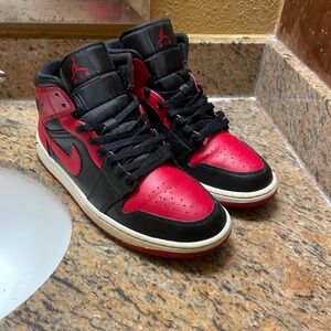 Air Jordan 1 “ bread” mid